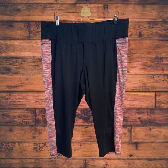 Livi Black/ Pink Heathered Cropped Athletic Leggings 26/28 - Picture 1 of 4